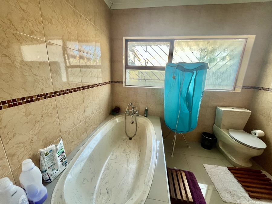 4 Bedroom Property for Sale in Mandalay Western Cape